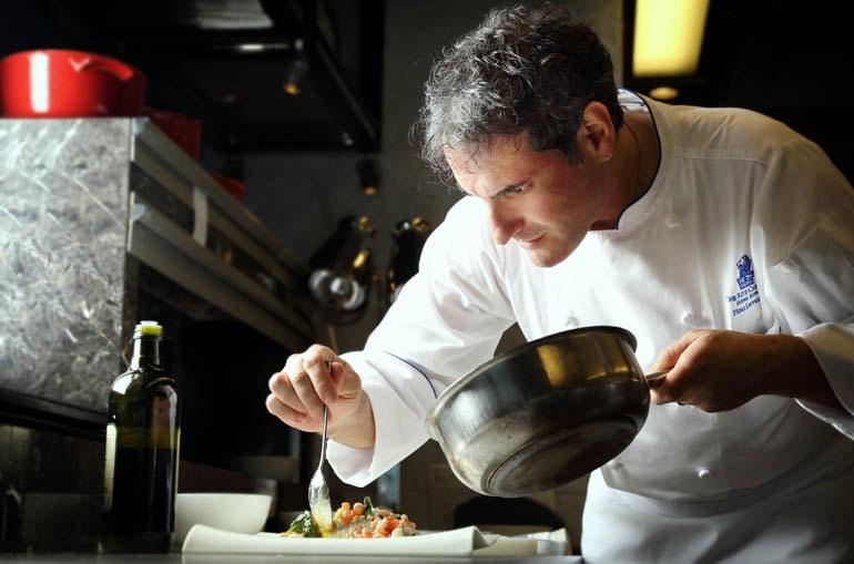 duoc lam viec trong nha hang co sao michelin la mo uoc cua hang trieu dau bep