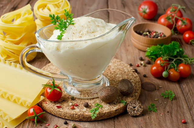 nutmeg su dung trong mon trung banh ngot