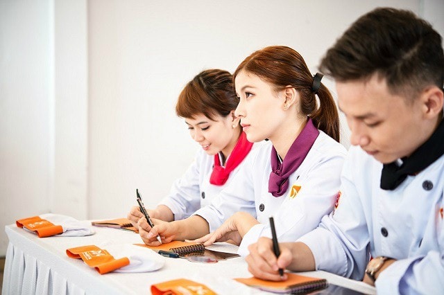 Phu bep banh mui thom cua banh my