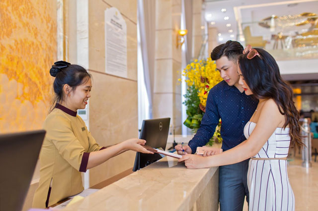 ban co khao khat dong hanh cung mandila beach hotel