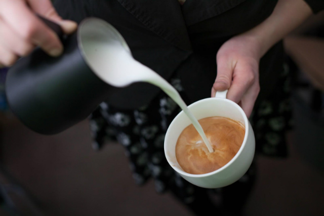 barista bac thay ve thu uong cafe