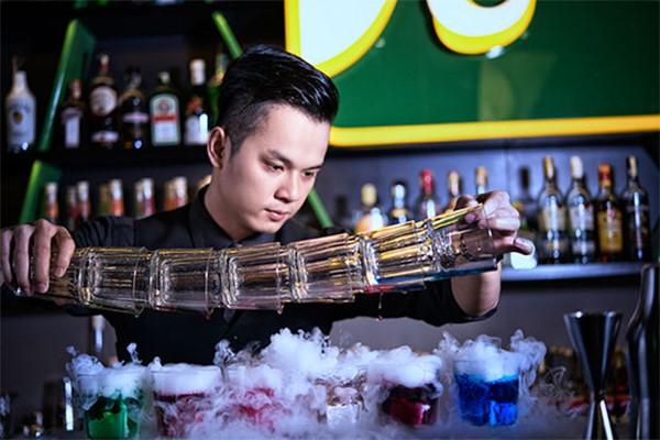 bartender pham dinh song