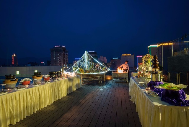 bua tiec buffet sang trong