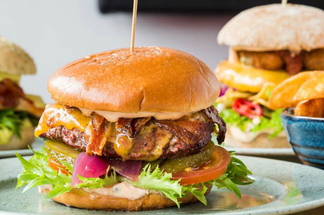 Cafereria phục vụ các loại thức ăn nhanh