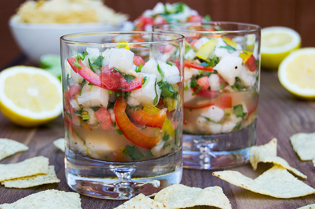 ceviche trong ly thuy tinh