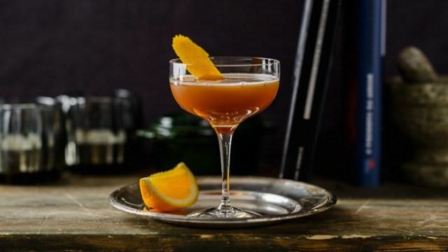 cocktail BloodSand buoc ra tu tieu thuyet cung ten