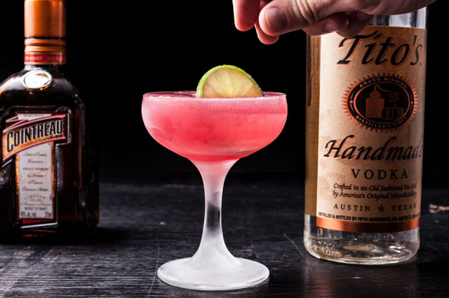 cocktail mau hong cosmopolitan