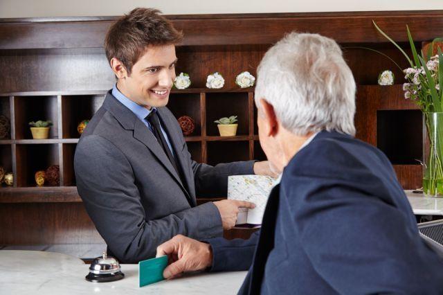 cong viec cua bo phan le tan khach san