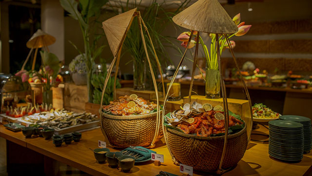 dai tiec am thuc da san sang