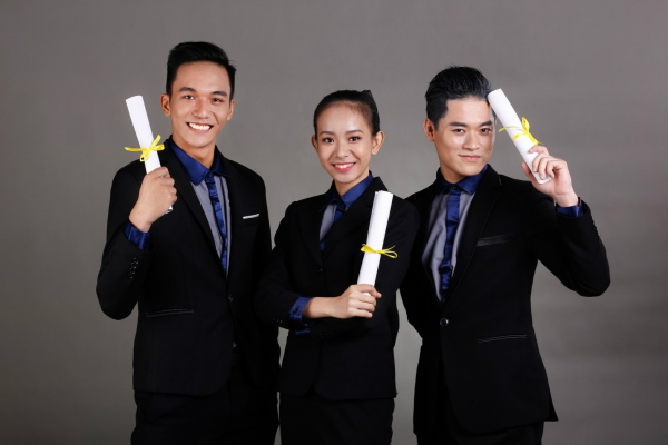 nganh nha hang khác san day tiem nang va co hoi