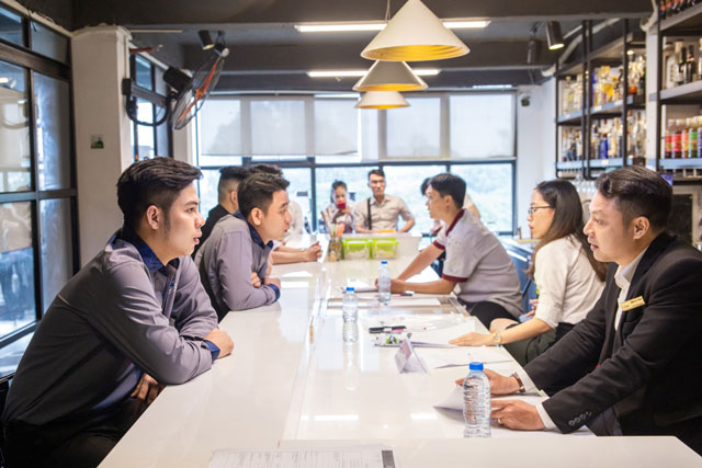 trao đổi công việc với ứng viên