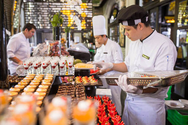 doi ngu nhan su chuyen nghiep lanh nghe la uoc muon cua nhieu nha hang