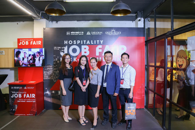 đón tiếp khách mời