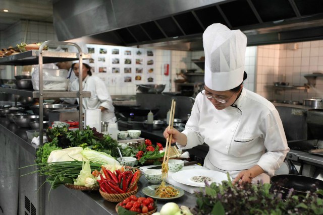 dong gop cua dau bep nguyen than van