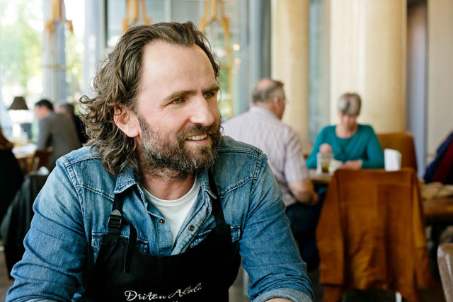 dritan alsela nghe nhan latte art duc