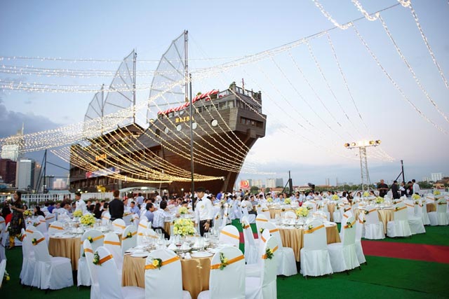 Elisa Floating Restaurant