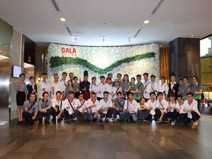 hoc vien huong nghiep a au tham quan gala center