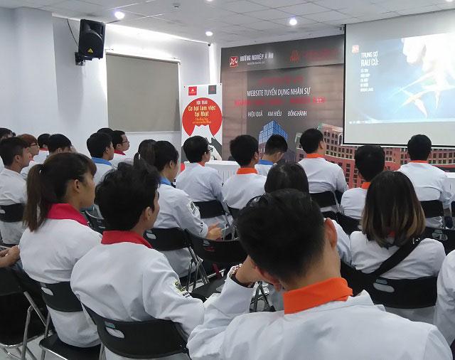 hoc vien tham gia hoi thao