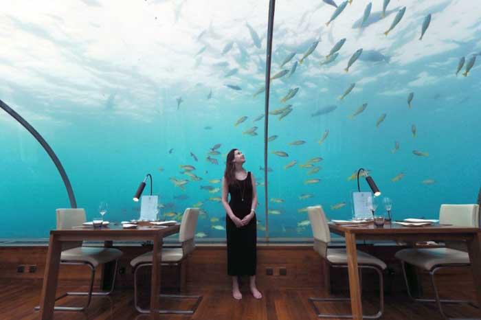 khong gian nha hang duoi long bien