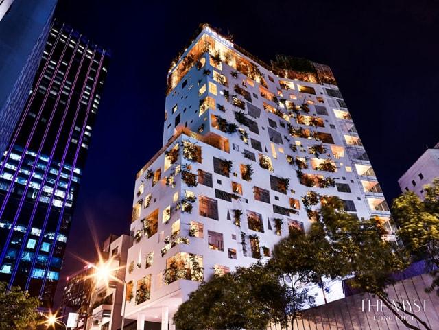 kien truc doc dao voi mang xanh phu quanh khach san the myst dong khoi