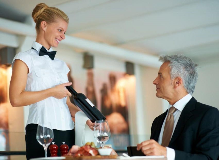 ky nang giao tiep nganh nha hang khach san