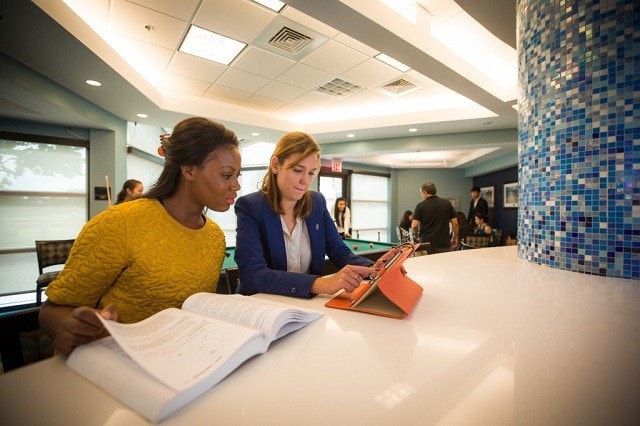 ky nang giao tiep nha hang khach san phai tot