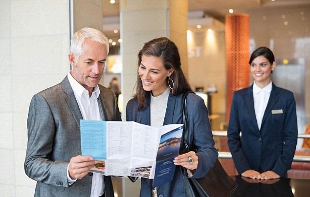 lang nghe tinh huong phan nan trong khach san