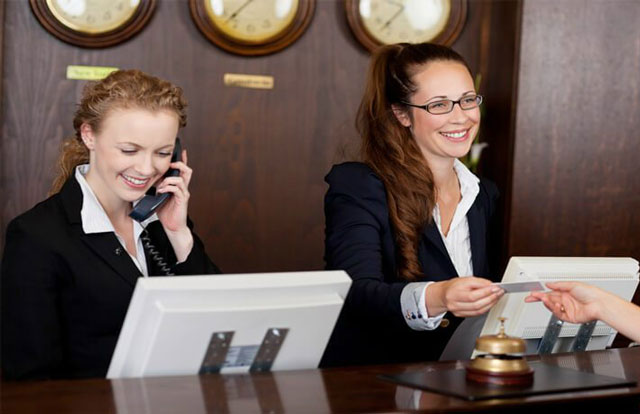 nhận cuộc gọi đặt phòng