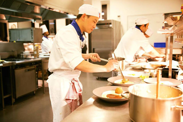 moi truong chuyen nghiep anh thy cam thay gioi hon moi ngay