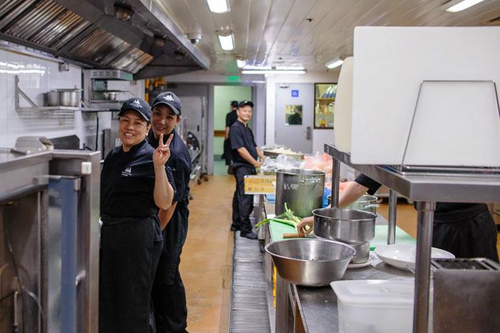 moi truong lam viec tai caravelle hotel