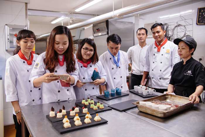 mon banh thom ngon tai khach san caravelle