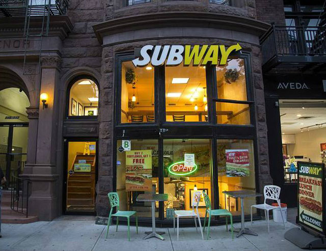 mot cua hang subway