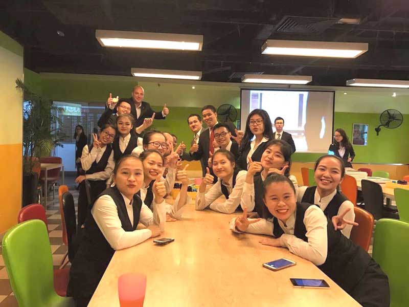 nghe nha hang khach san vi yeu ma den