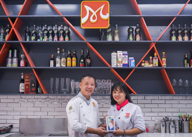 nguoi nhan iphone x thu hai