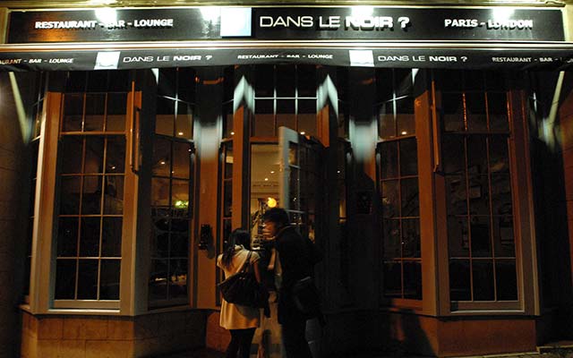 nhà hàng bóng tối