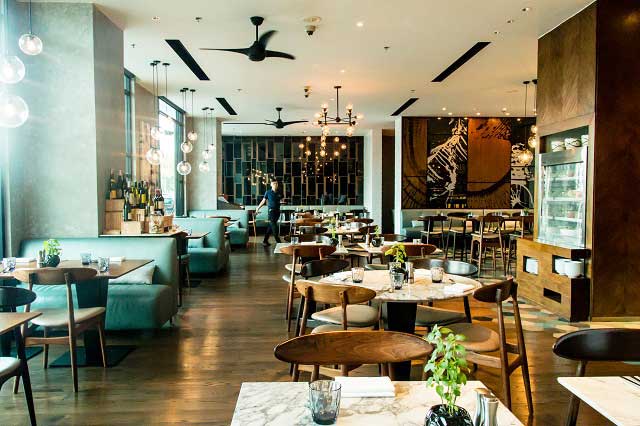 nha hang tai renaissance riverside hotel saigon