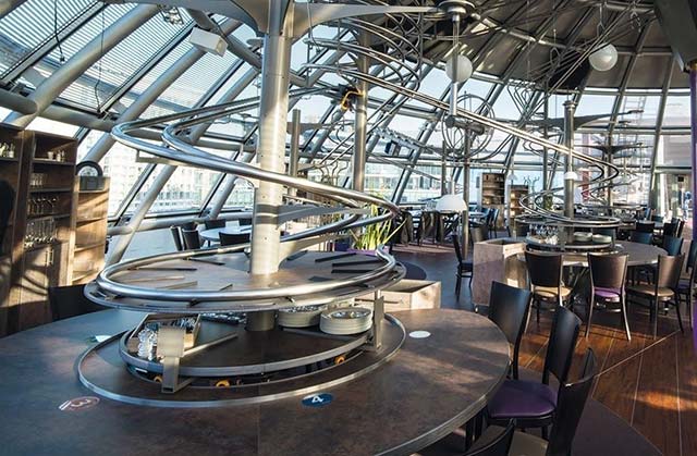 nhà hàng tàu siêu tốc