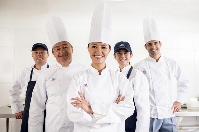 nhan luc nha hang khach san