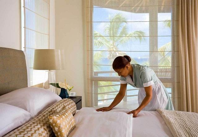 nhan vien lam phong trong khach san