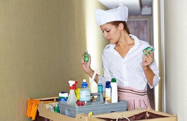 nhan vien ve sinh cong cong khach san