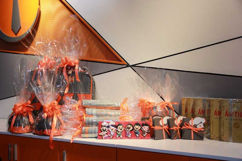 qua tang ngay khai truong chi nhanh nha trang