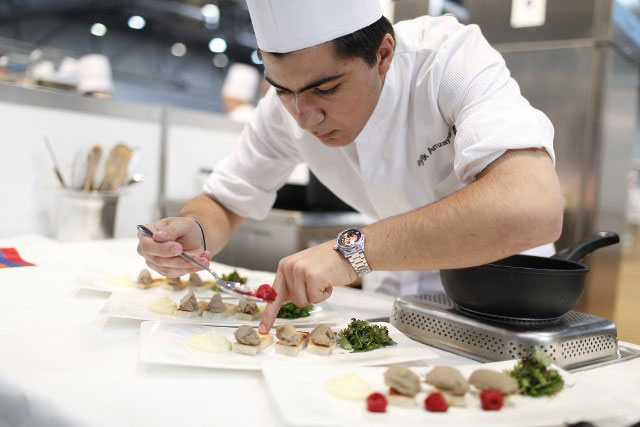 ra nước ngoài làm việc 