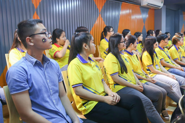 sinh vien tai chinh marketing den co vu cho cac thi sinh