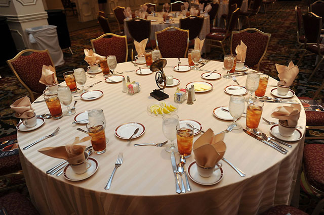 gấp khăn thể hiên phong cách buổi tiệc