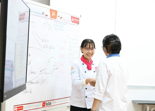 Thực tập bắt tay với nhà tuyển dụng