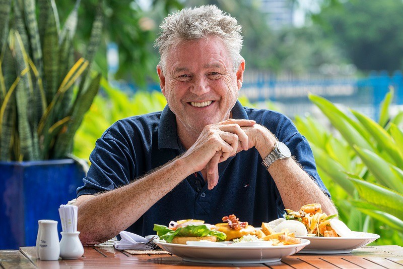 tony fox ket hon voi nha hang