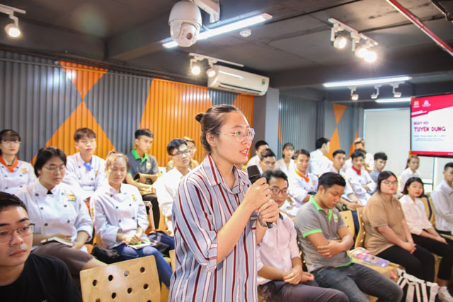 Ứng viên thắc mắc về vị trí ứng tuyển