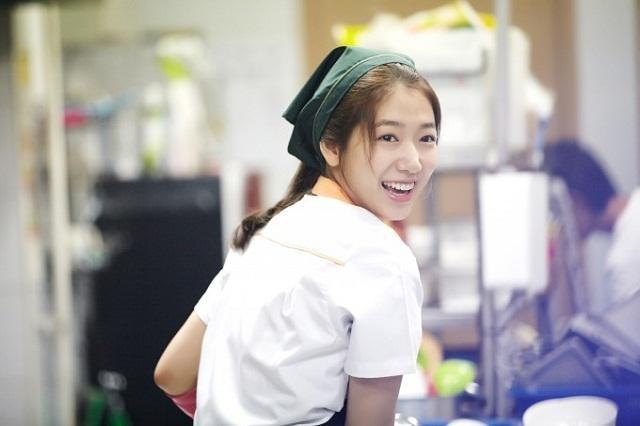 vai tro nhan vien rua bat nha hang khach san