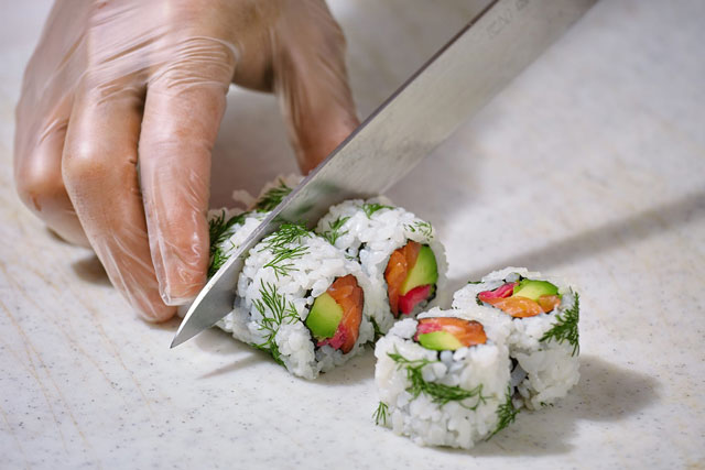 yeu cau doi voi com lam sushi