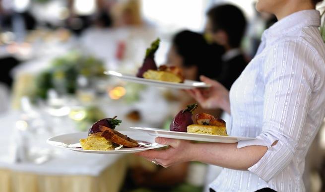 yeu cau doi voi waitress trong nha hang